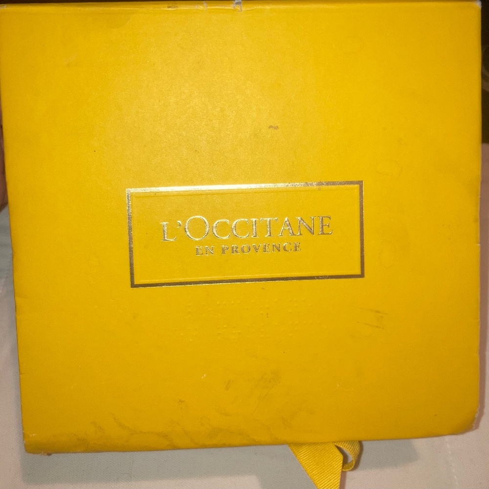 L’Occitane Fleurs de Cerisier shower gel/ body milk set* Happy Cherry*